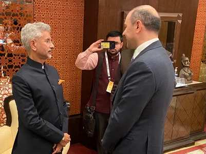 Նյու Դելիում Արմեն Գրիգորյանը կարճատեւ զրույց է ունեցել Հնդկաստանի ԱԳ նախարարի հետ