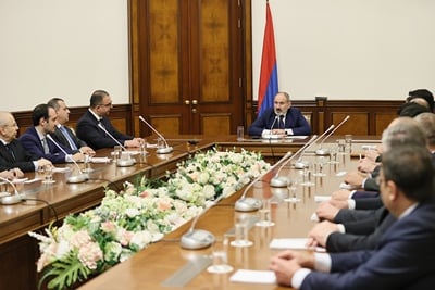 Փաշինյանը շնորհավորել է Տիգրան Խաչատրյանին և Ֆինանսների նախարարության աշխատակազմին ներկայացրել նորանշանակ նախարարին