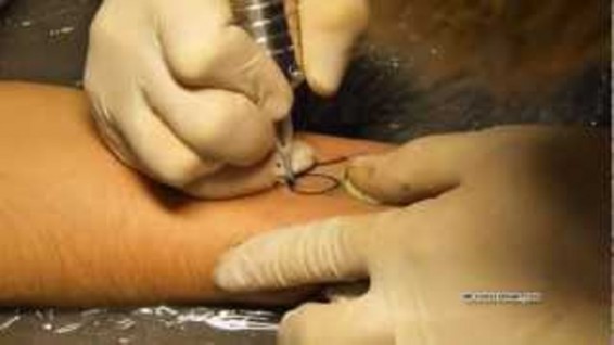 Թաիլանդում հանգուցյալ թագավորի պատկերով անվճար դաջվածքներ են անում