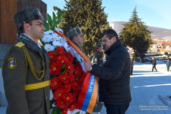 Президент Арцаха в Мемориальном комплексе Степанакерта почтил память героев Арцахского движения