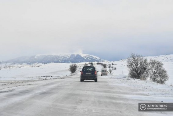 В районах Армении - в Апаране, Арагаце, Артике, Ахурян, Ашоцке и Севане идет снег