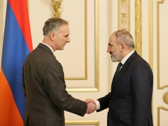 Փաշինյանն ընդունել է ԵԱՀԿ Մինսկի խմբի ամերիկացի համանախագահ Բոնոյին. Անդրադարձել են ԼՂ-ում ստեղծված հումանիտար ճգնաժամը