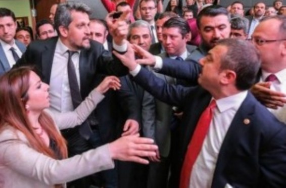 Ծեծկռտուքից հետո Թուրքիայի խորհրդարանական հանձնաժողովի նիստն անցել է առանց Կարո Փայլանի