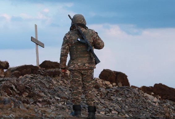 В результате обстрелов Азербайджана погибли двое армянских военных - Минобороны