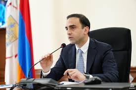 Երեւանի ավագանին նիստ է գումարել. օրակարգում է Երևան քաղաքի 2024-ի բյուջեն. Դրսում բողոքի ակցիա է (ուղիղ)