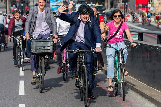 Մեծ Բրիտանիայի ԱԳ նախարարին արգելել են աշխատանքի գնալ հեծանիվով