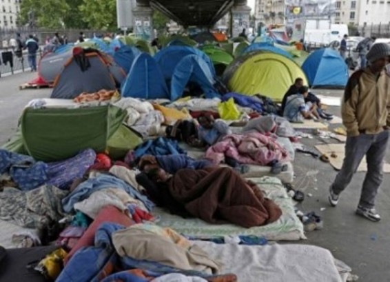 Փարիզում ապամոնտաժում են մետրոյի հարեւանությամբ գտնվող միգրանտների ճամբարը