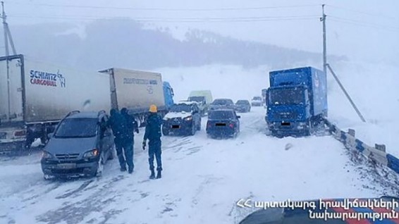 Туман и метель: что происходит на дорогах Армении