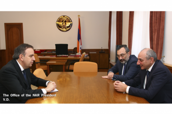 Բակո Սահակյանը Կարեն Նազարյանի հետ քննարկել է ՀՀ–ԼՂՀ համագործակցությանն առնչվող հարցեր