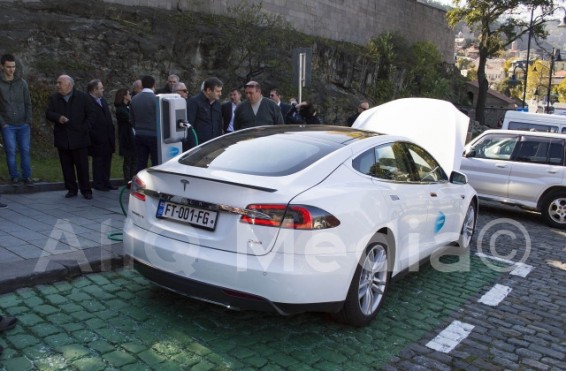 Photo . Թբիլիսիում բացվեցին էլեկտրական մեքենաների համար նախատեսված առաջին լիցքավորման կայանները. aliq.ge