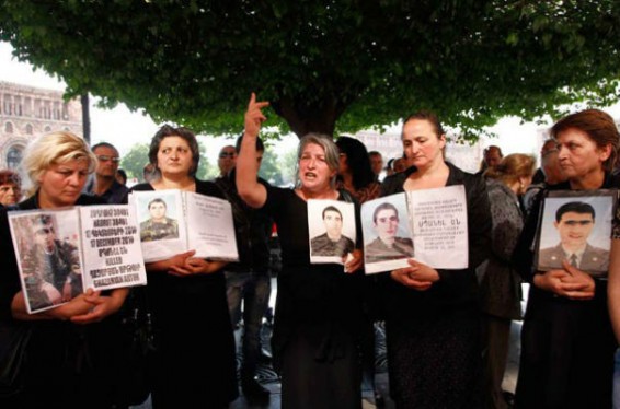 Բանակում խաղաղ պայմաններում զոհված զինվորների մայրերն այսօր հանդիպել են ՀՀ գլխավոր դատախազի հետ