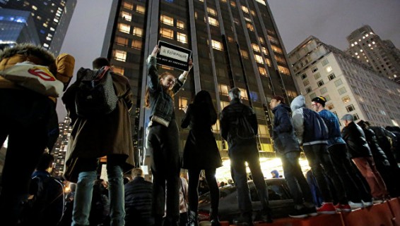 В Нью-Йорке задержали 30 человек в ходе протестов после избрания Трампа
