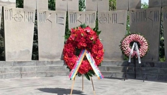 От имени Сержа Саргсяна в воинском пантеоне «Ераблур» возложен венок