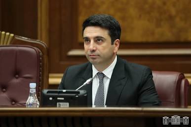 Ալեն Սիմոնյանը ՔԿ տարեկան զեկույցն ընդհատեց մեկ տասնյակից ավել օրինագծեր քվեարկությամբ ընդունելու համար