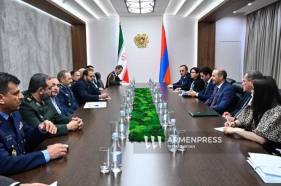 Министр обороны Ирана на встрече с секретарем СБ Армении подтвердил поддержку Ирана территориальной целостности Армении