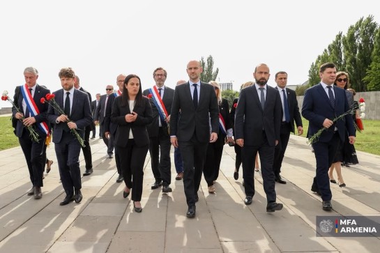 Ֆրանսիայի ԱԳ նախարարն այցելել է Հայոց ցեղասպանության հուշահամալիր