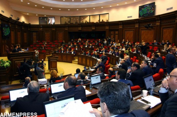 ԱԺ-ն շարունակում է քառօրյա նիստերը, օրակարգում 2017թ. բյուջեն է. ուղիղ