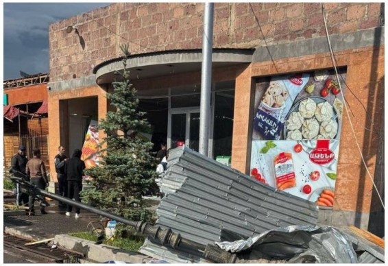 В Армении из-за смерча повреждены здания, есть пострадавшие