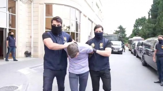 С задержанными в Баку нет связи: 