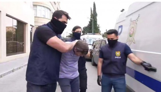 Суд в Баку оставил под стражей главу и шеф-редактора Sputnik Азербайджан