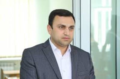 «Իրավունք». Կրքերը եռում են Էջմիածնում. Ովքե՞ր են ՔՊ թեկնածուի «թեւերը» իրականում