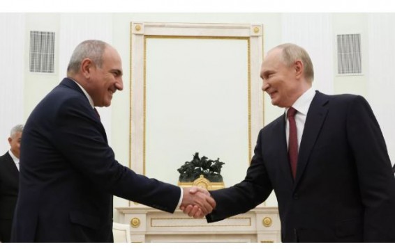 Пашинян поговорил с Путиным по телефону и поздравил с днем рождения