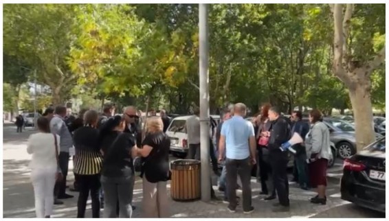 Акция в поддержку арестованного Арсена Гукасяна проходит перед прокуратурой