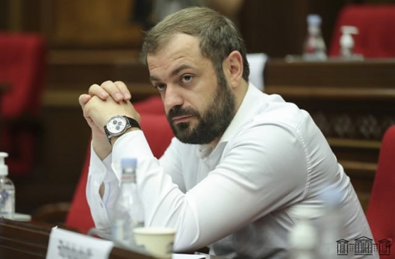 Գիտեմ, որ տարվա մեջ միայն 90 օրով դուք կարող եք Վերին Լարսում կանգնել. նախարարը ցուցարար բեռնափոխադրողներին հավատացրեց՝ հարցով ԵԱՏՄ-ում զբաղվում են