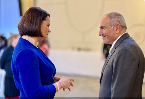 Лидер оппозиции Беларуси встретилась с Пашиняном