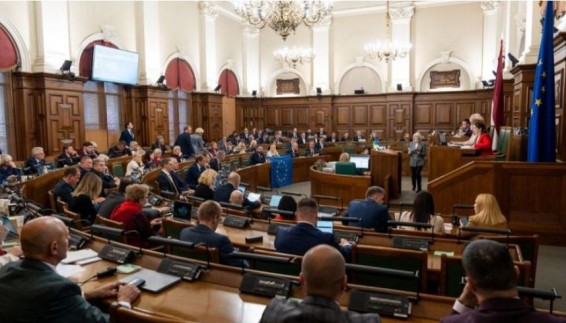 После 13-часовых жарких дебатов парламент Латвии принял решение о выходе из Стамбульской конвенции