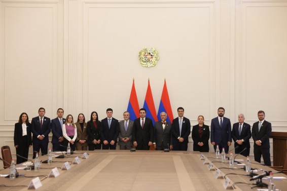 Ալեն Սիմոնյանն Արգենտինայի օրենսդիր մարմնի ներկայացուցիչների հետ մտքեր է փոխանակել Ադրբեջանում գտնվող գերիների ու ապօրինի պահվող անձանց խնդրի շուրջ