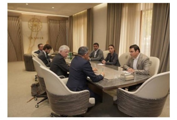 Нарек Карапетян принял участника «Молитвенного завтрака» в Ереване Асифа Махмуда