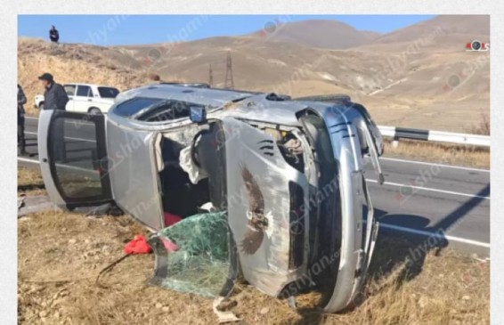 «Opel»-ը կողաշրջվել է․ հայր ու որդի տեղափոխվել են հիվանդանոց