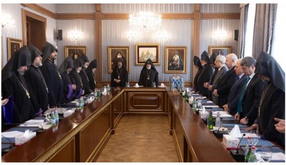 В Армянской церкви кризис управления невозможен: пояснение члена Высшего духовного совета