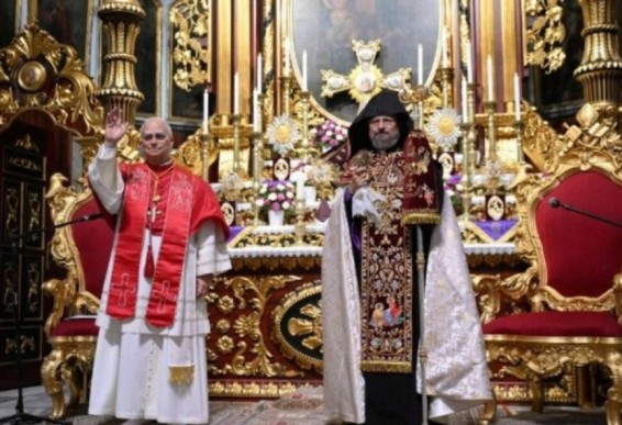 Папа Римский Лев XIV посетил Кафедральный собор ААЦ в Стамбуле и принял участие в литургии