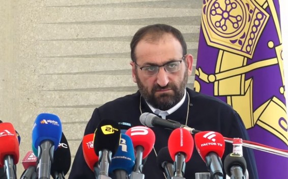 Архиепископ Аршак Хачатрян созвал пресс-конференцию