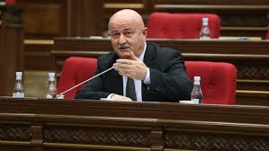 Մեր համեստ անձերից կախված ամեն ինչ անելու ենք, որպեսզի Նիկոլ Փաշինյանը չվերարտադրվի. Հովիկ Աղազարյանն առաջարկ ունի