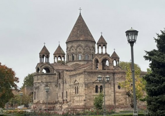 Մայր Աթոռը պահանջում է անհապաղ դադարեցնել Արշակ սրբազանի և ազատազրկված մնացյալ եկեղեցականների ապօրինի հետապնդումները