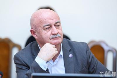 «Իրավունք». Ինչ են զրուցել ԱԱԾ մեկուսարանում Աղազարյանն ու Սրբազանները. Բացառիկ մանրամասներ