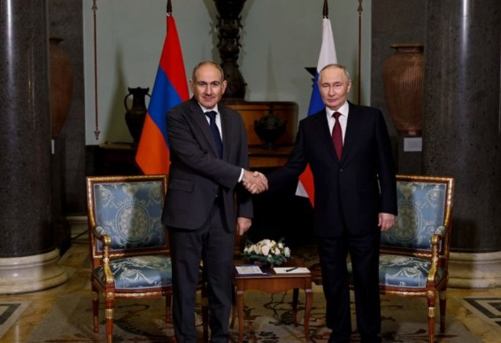 Путин на встрече с Пашиняном констатировал развитие двусторонних отношений