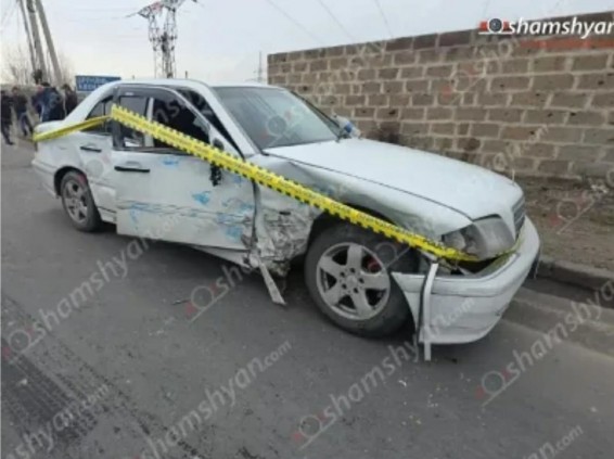 Աբովյան քաղաքում բախվել են «Mercedes»-ն ու «ՎԱԶ 2106»-ը. կան վիրավորներ. «Mercedes»-ի վարորդը եղել է ոչ սթափ