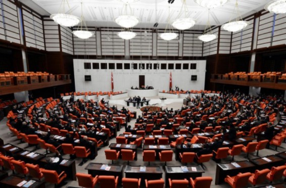 Թուրքիայի քրդամետ կուսակցությունը հետ է կանգնել խորհրդարանը լքելու որոշումից. Կարո Փայլանն ու իր թիմակիցները վերադառնում են Մեջլիս