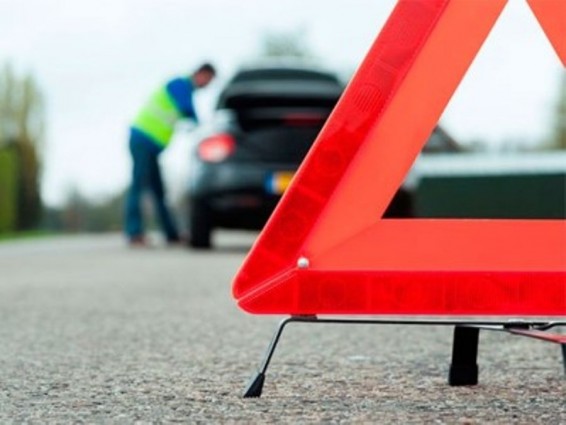 Մերսեդես»-ը դուրս է եկել երթևեկելի մասից և բախվել էլեկտրասյանը