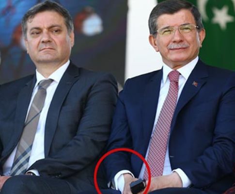 Photo. Դավութօղլուի ձեռքը վնասվել է հրաժեշտի ձեռքսեղմումներից