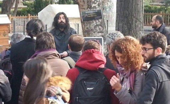 Թուրքիայում հեռացված դասախոսները բացօթյա դասախոսություններ են սկսել այգիներում