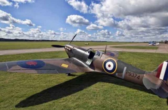 Բրիտանացին 1940-ական թվականների կործանիչ է հավաքել ավտոտնակում