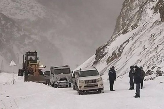 Բեռնատարների համար երկկողմանի փակված Լարսի անցակետում 340 ավտոմեքենա է կուտակվել