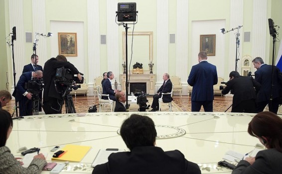 Интервью Владимира Путина телекомпании «Ниппон» и газете «Иомиури»