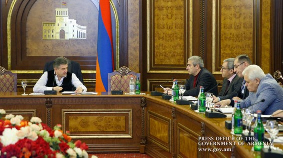Премьер Карен Карапетян рассказал, в чем спасение сферы транспорта Армении