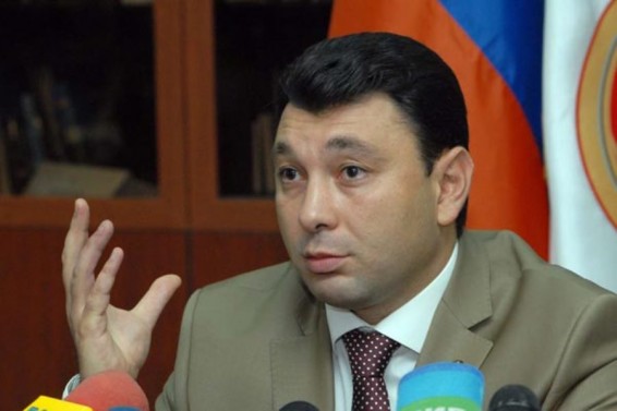 Մեզ ամեն գնով խաղաղություն պետք չէ, պետք է արժանապատիվ խաղաղություն. Շարմազանովը հակադարձում է Տեր-Պետրոսյանին
